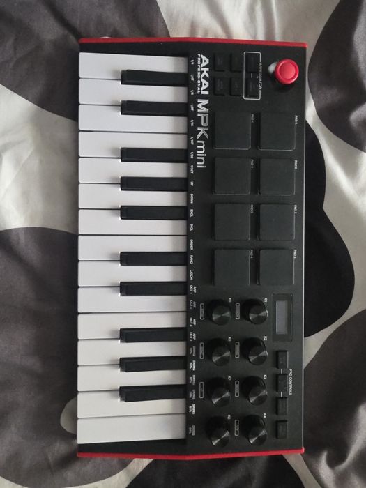[URGENT] MIDI Controller Akai MPK Mini MK3