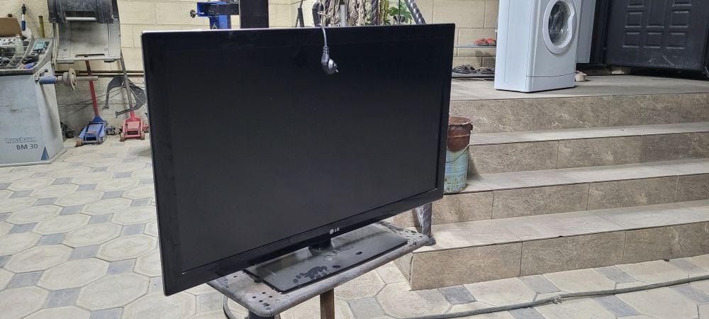Продам  LG телевизор с доставкой.