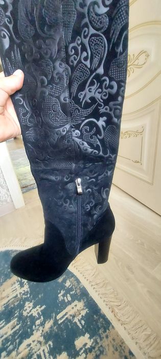 Продам женские сапоги.