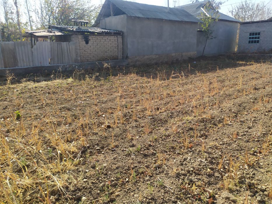 Продам участок под строительство .