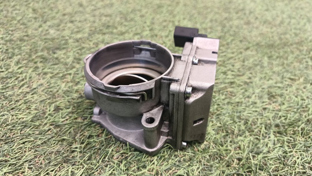 Clapeta accelerație Audi A4 B7/Audi A6 C6 2.0tdi BLB/BRE