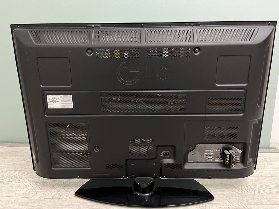 Телевизор LG.