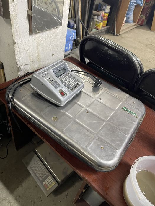 Продаются весы магазинные