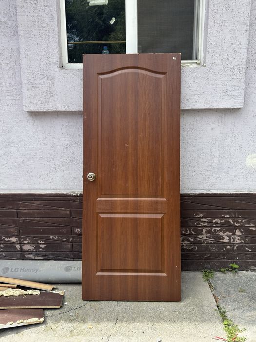 Деревянная дверь