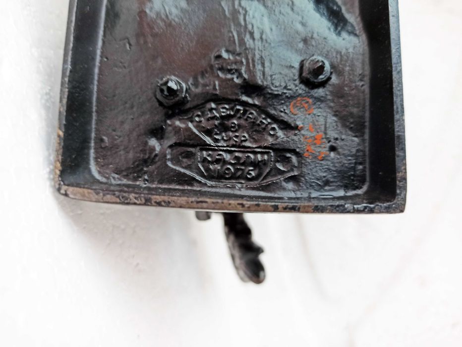 Винтажные статуэтки лошадей.