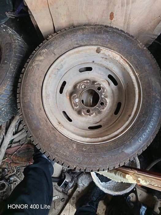 Продам комплект резины