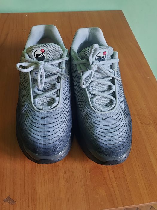 Vând adidași Nike DN