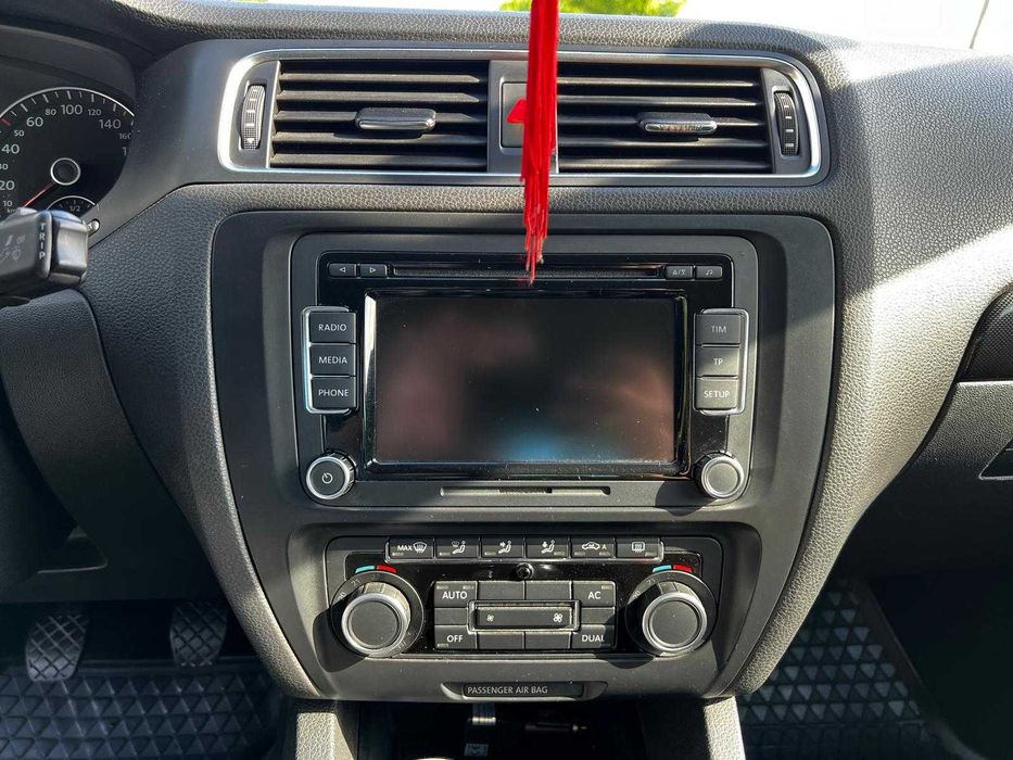 VOLKSWAGEN Jetta 2011 — imagine 4