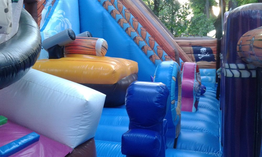 Надуваем батут, детски център, пързалка ,атракциони