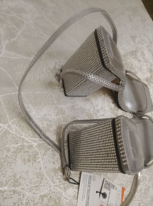 Продам босоножки от бренда "ZARA"