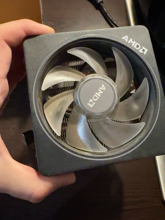AMD Wraith Prism RGB CPU охладител за AM4 – оригинален AMD cooler