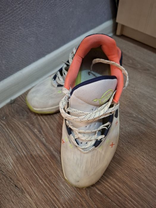 Продам кроссовки