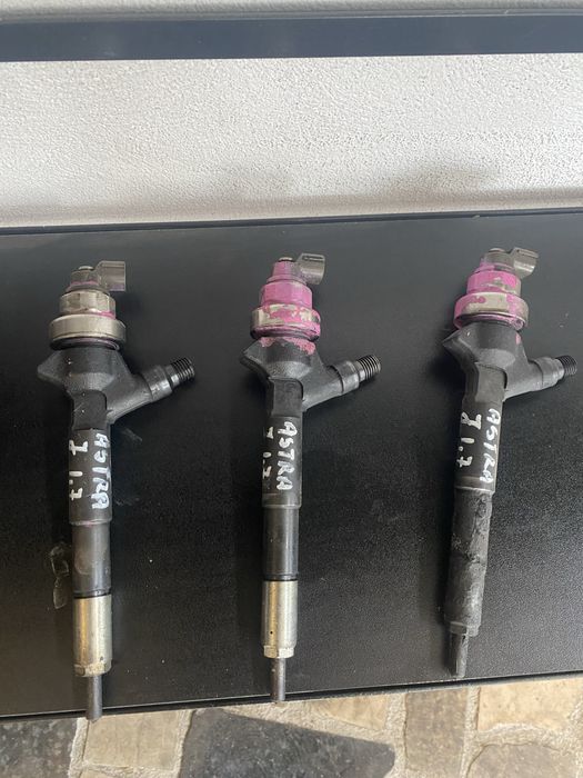 Injector / injectoare Opel Astra J Zafira B 1.7 cdti Denso