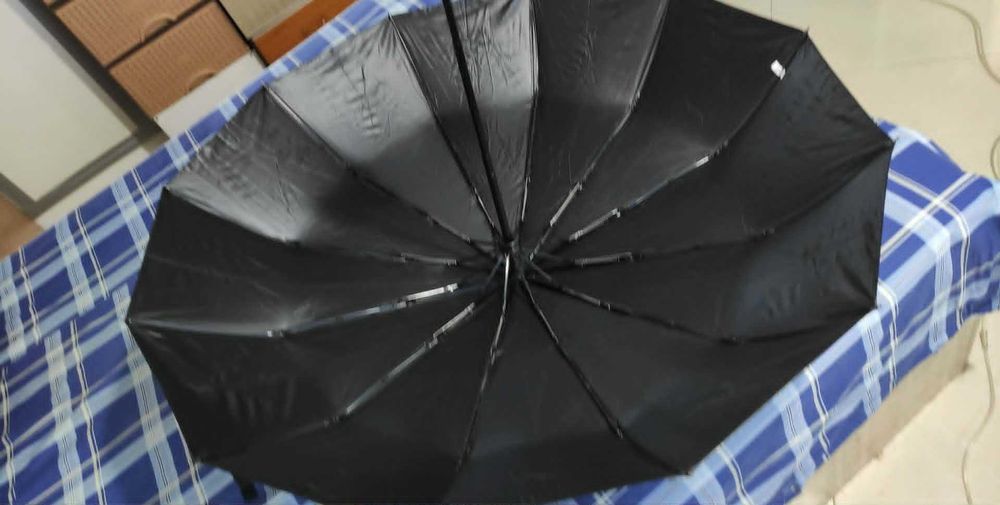 Vand umbrela unisex rabatabila noua