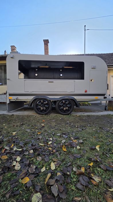 Gratar pe roti, smoker, fastfood, streetfood, food truck