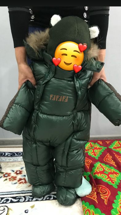 Продам зимнию комбинезон и ботинки