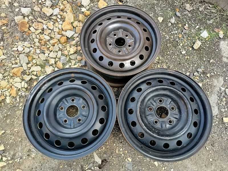 Продам оригинальные металлические диски на автомашину Toyota Camry.