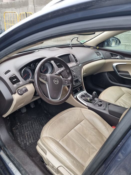 interior din piele de opel insignia combi în stare bună  an 2011