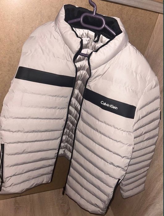 Продавам яке Calvin Klein