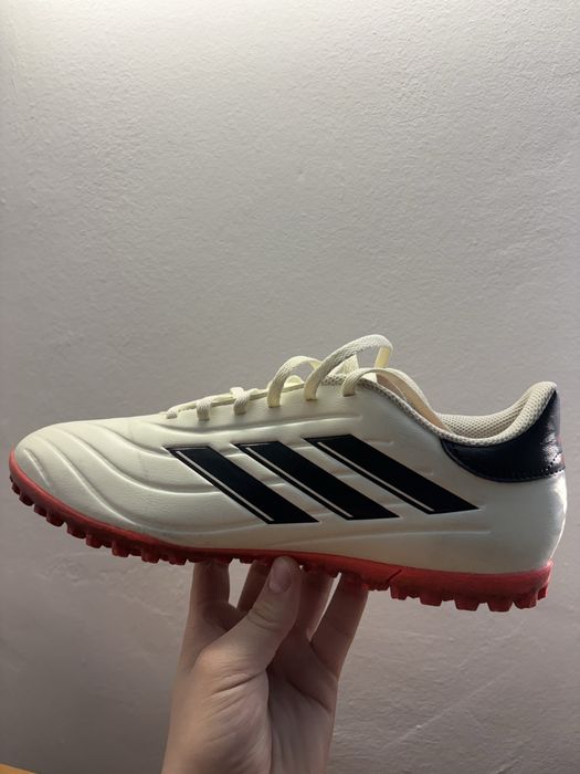 Ghete Adidas de fotbal