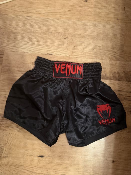 venum muay thai shorts нови размер Л
