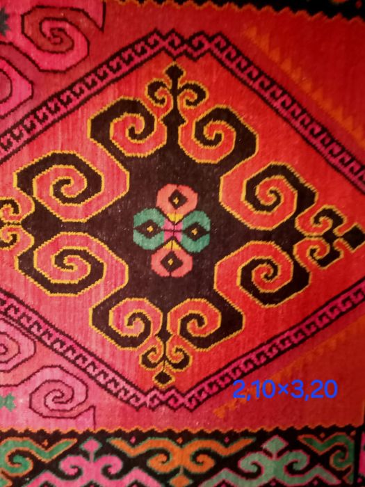 Этнический ковёр ручной работы хорошо подходит для музеев  и этнокафе