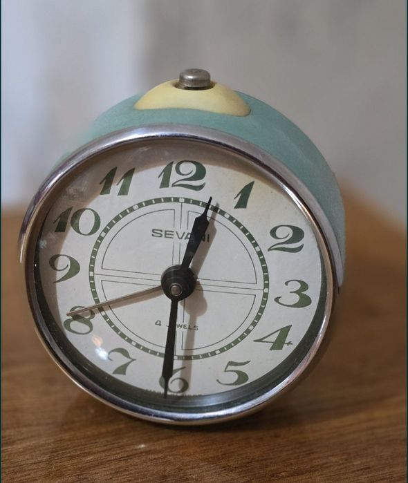 Продам часы и будильник