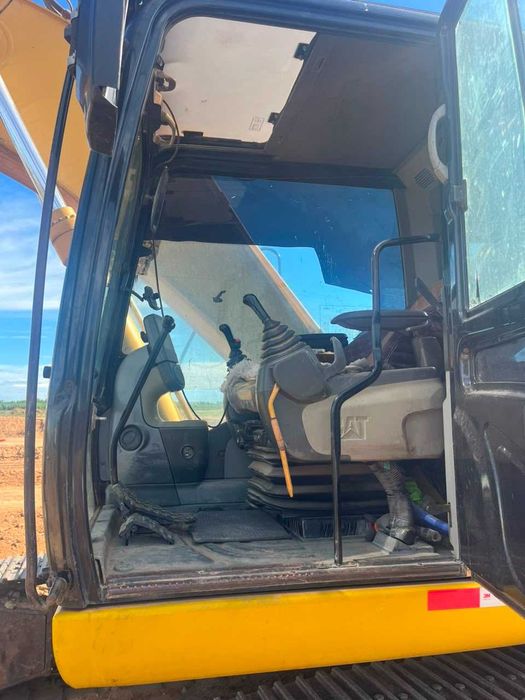 Экскаватор Caterpillar 320DL в хорошем состоянии