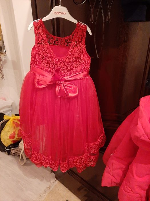 Шикарное платье на 3-5 годика