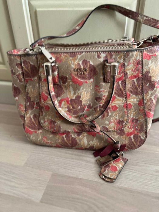 Guess чанта и шал