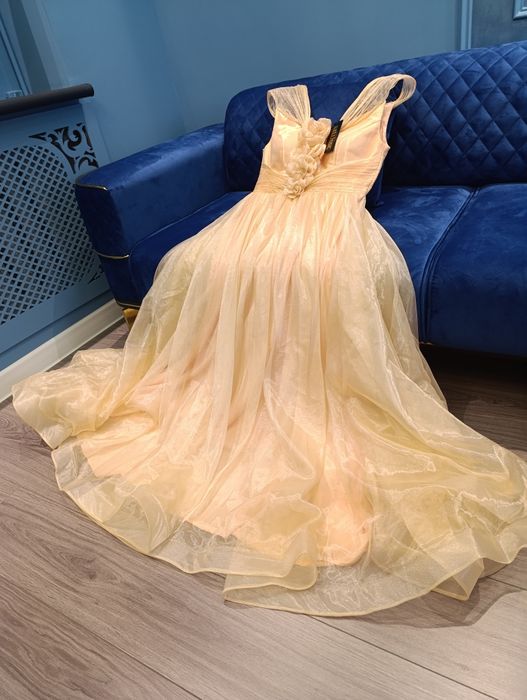 Роскошное вечернее платье в нежно-персиковом цвете