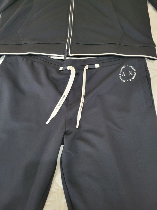Продавам оригинален  екип Armani exchange