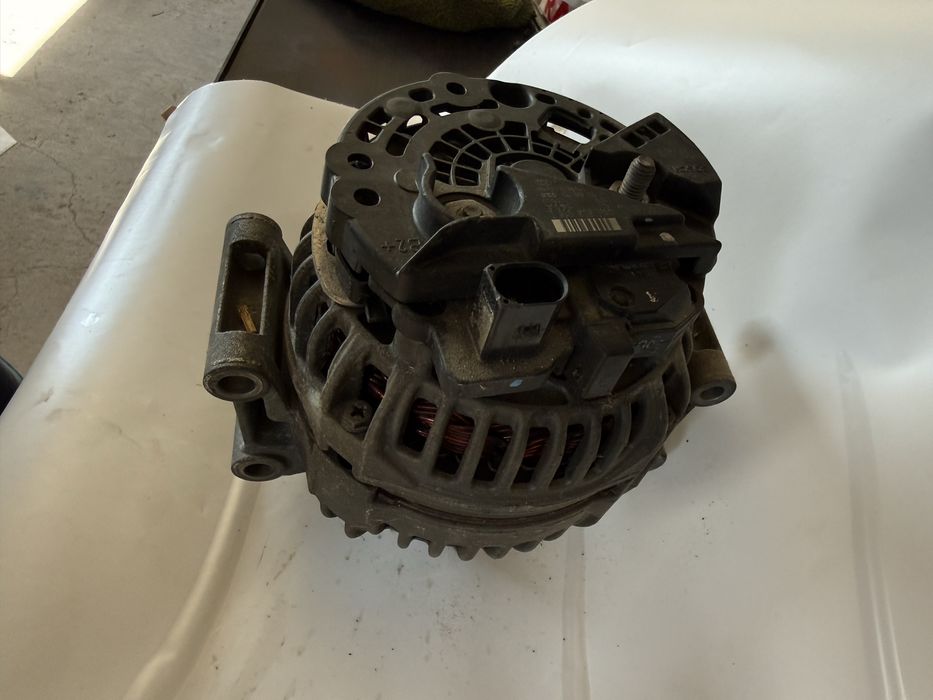 Alternator bosch 06H903016L  Audi a4 b8 140A