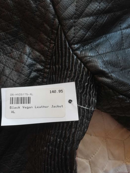 Ново дамско кожено яке