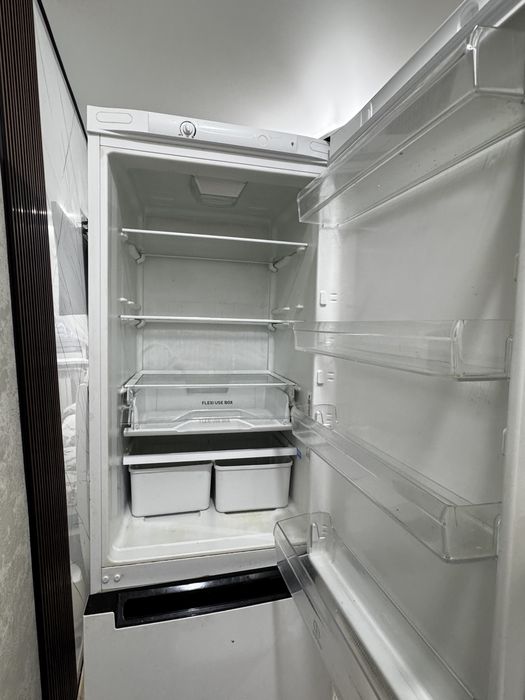 Продается Холодильник indesit!