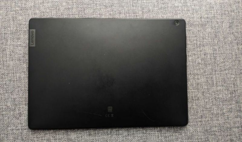 Vând Tableta LENOVO M 10 HD