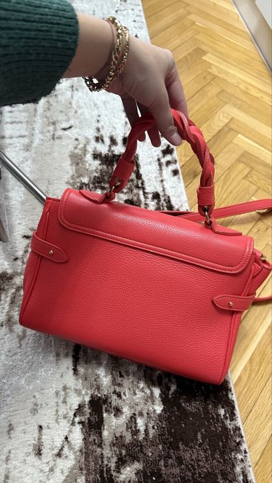 Brit mediu Laura Maxim