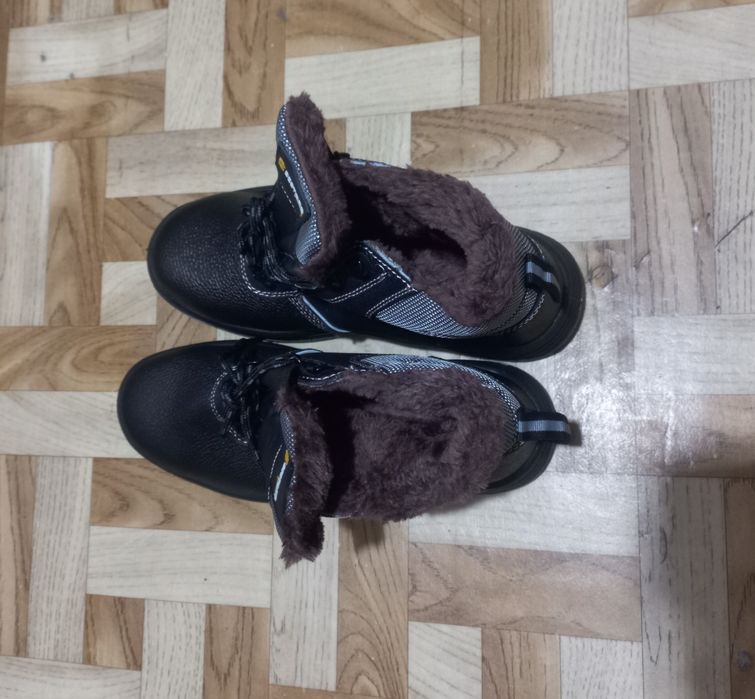 Продам спец обувь  43-размер зимние