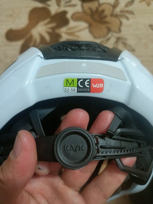 Каска для велосипеда.