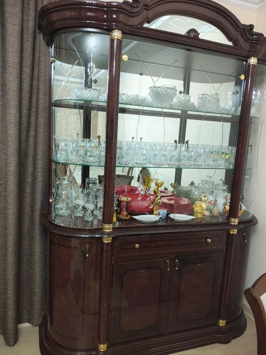 Продам сненка ,современный сервант для зала