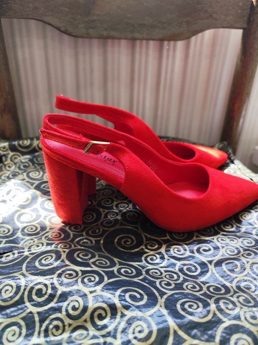 Затворени официални сандали на ток 8см