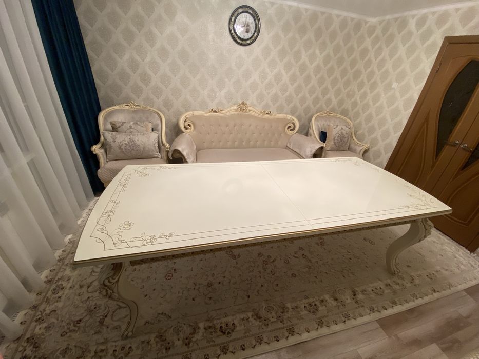 Продам большой стол