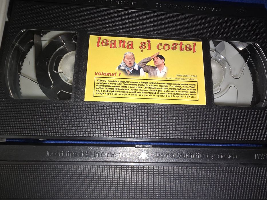 Pachet cu două caste video,vhs, cu grupul Vacanta mare, Leana și Costel, vol.7 și 10, 90 de lei, plus bonus