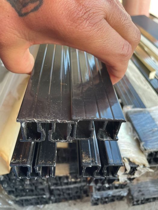 Profile aluminiu extrudat negre 40x25 mm – 4 metri – 150 bucăți