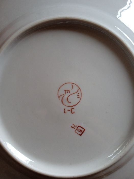 Большой чайник (1,8 л)+маслёнка+4 тарелки.Фарфор СССР,горошек