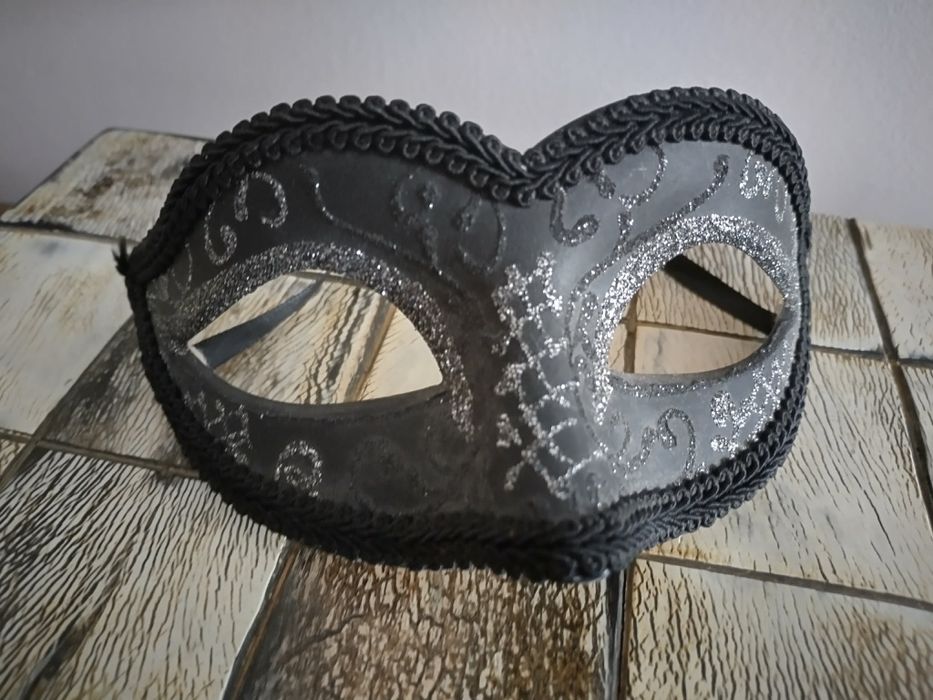 Дамска маска за бал от Венеция