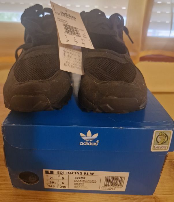 Продавам дамски маратонки Adidas Torsion и дамски кецове