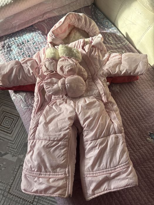 Отдам  два комбинезона