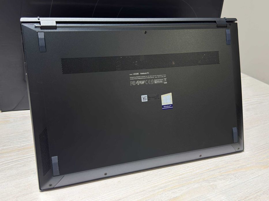 ASUS Zenbook 13.3” FullHD OLED core i7-1165G7 ram 8 ssd 512