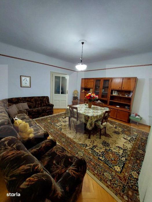 Casa de vanzare, 304 mp, zona Gradiste